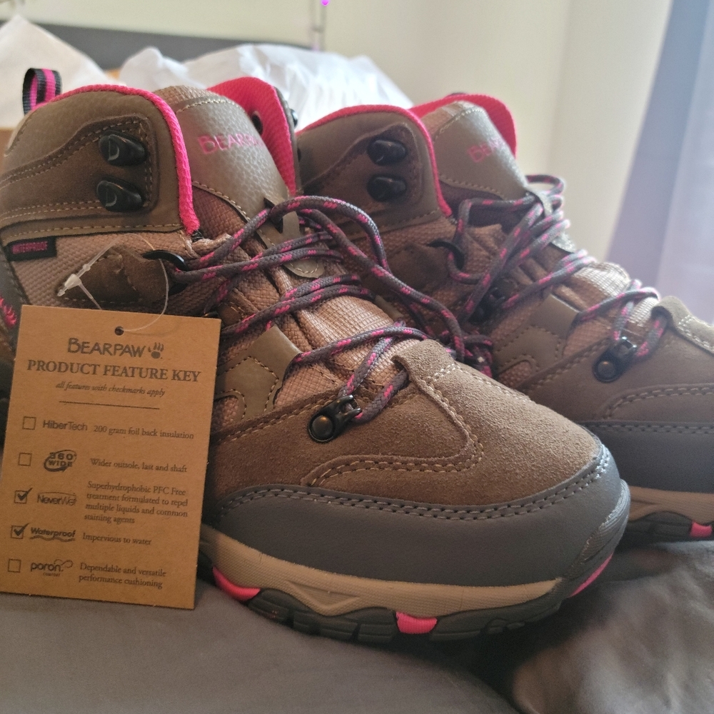 Bearpaw hiking boots, size 9